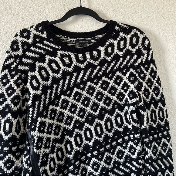 Ann Taylor Wool Blend Women’s Knit Tunic Sweater Medium Black White Geometric - Picture 3 of 12